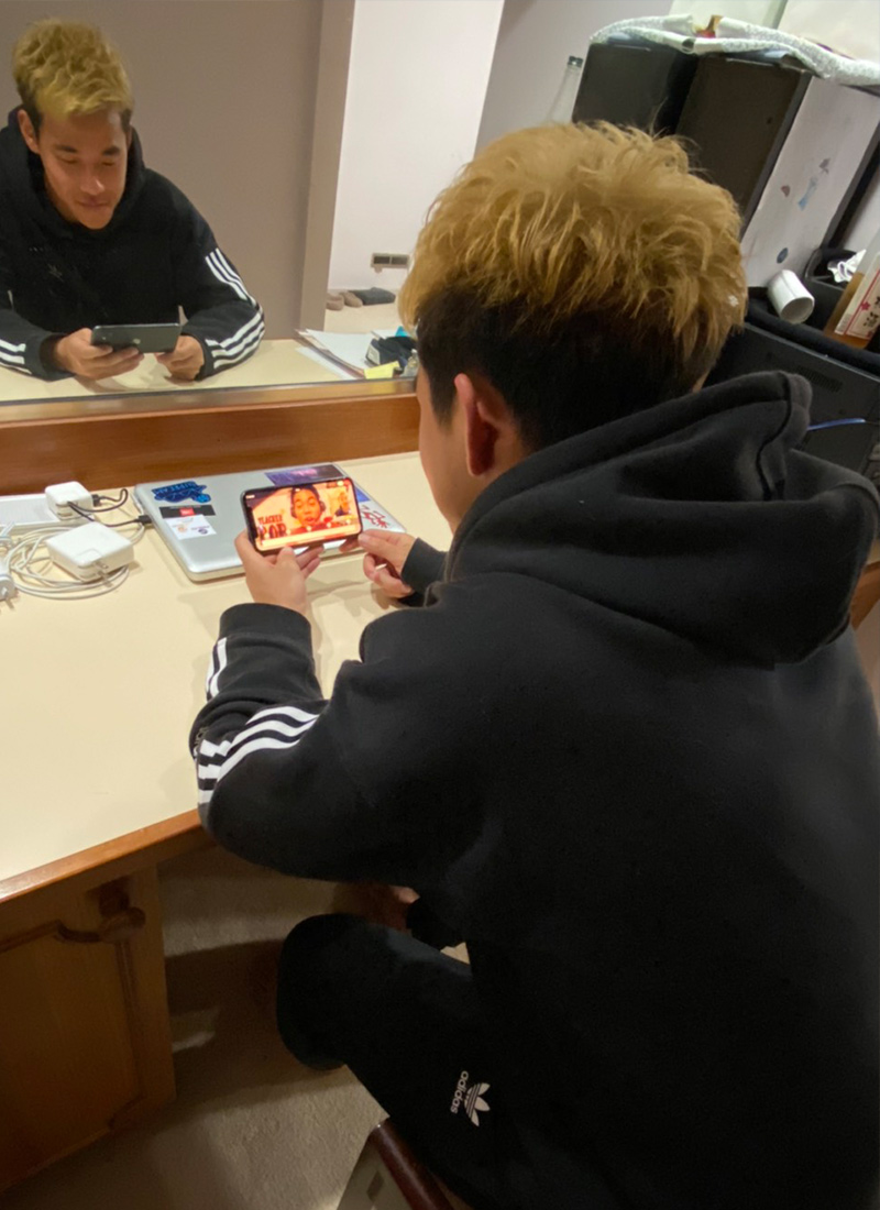 椿直起